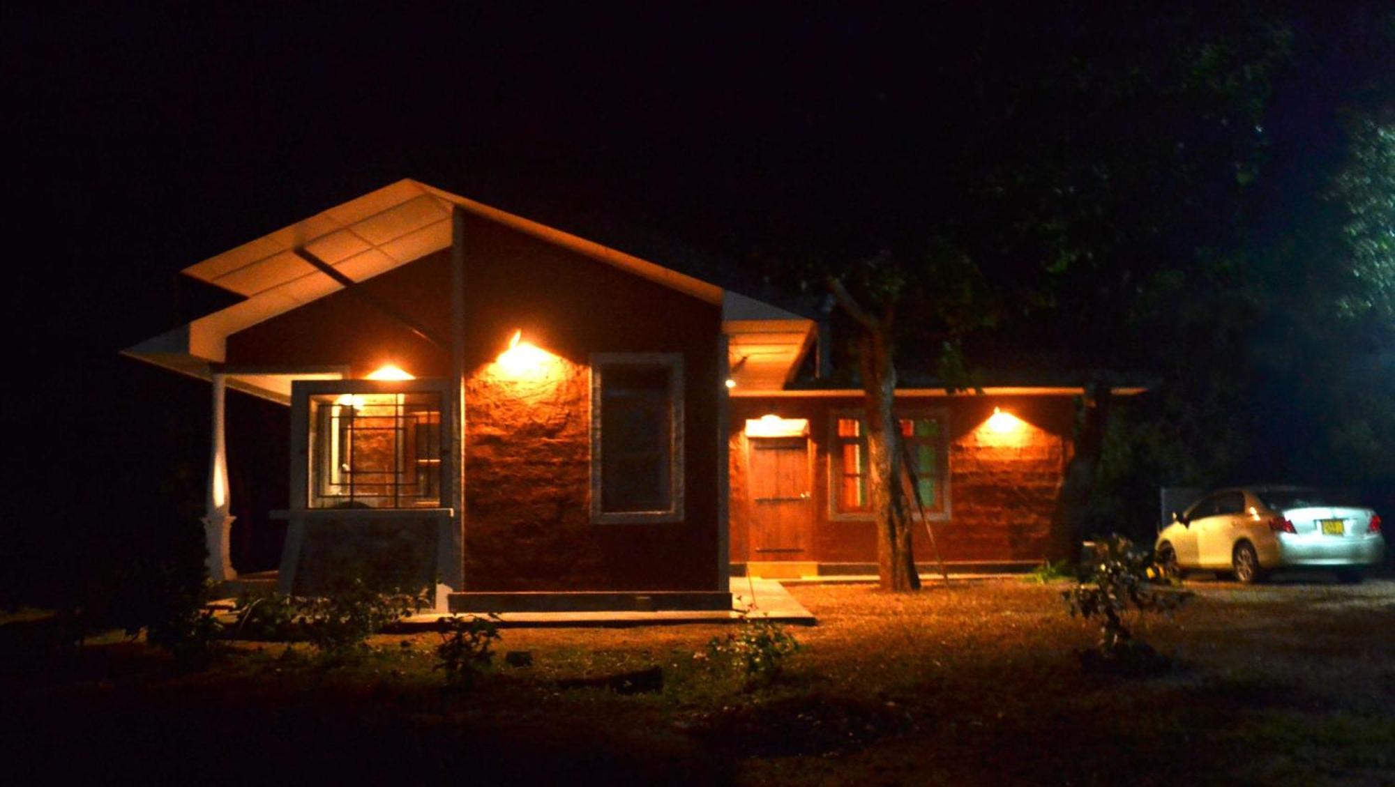 Pelican View Cottages Kataragama Esterno foto