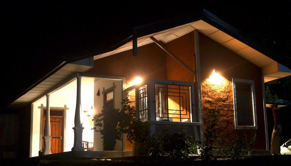 Pelican View Cottages Kataragama Esterno foto