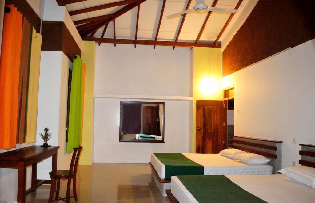 Pelican View Cottages Kataragama Esterno foto