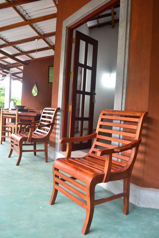 Pelican View Cottages Kataragama Esterno foto