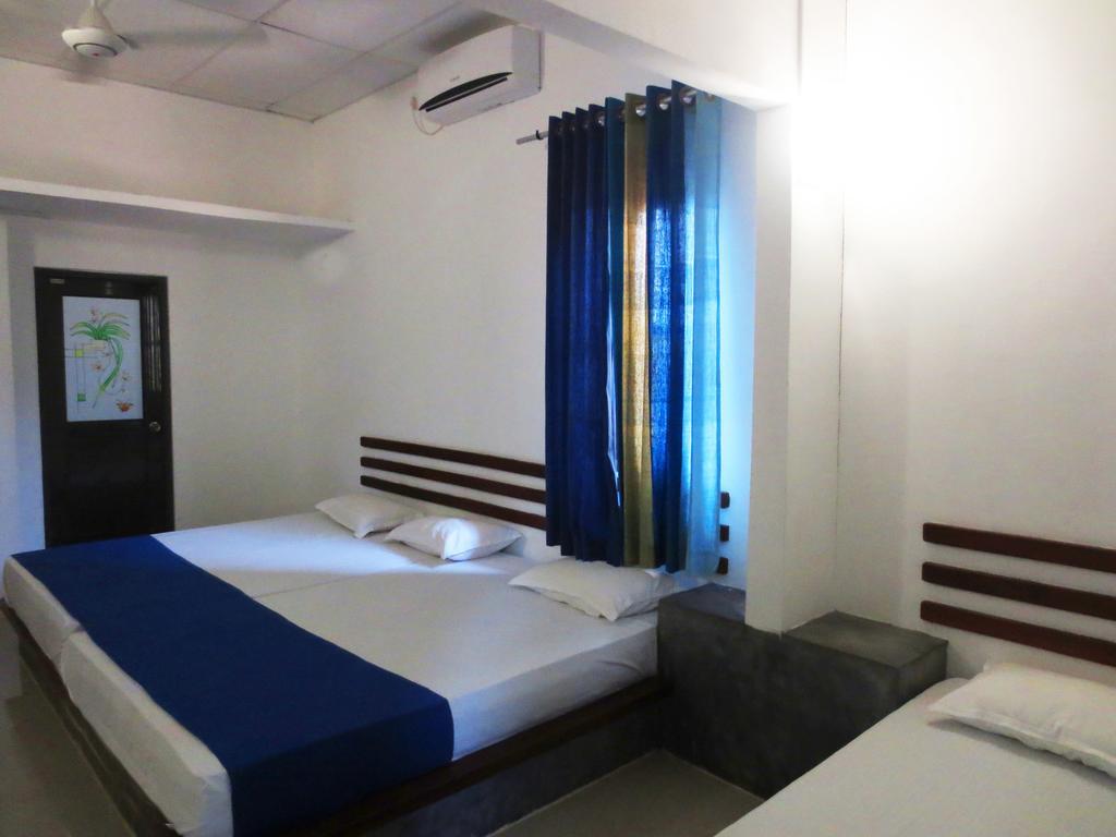 Pelican View Cottages Kataragama Esterno foto