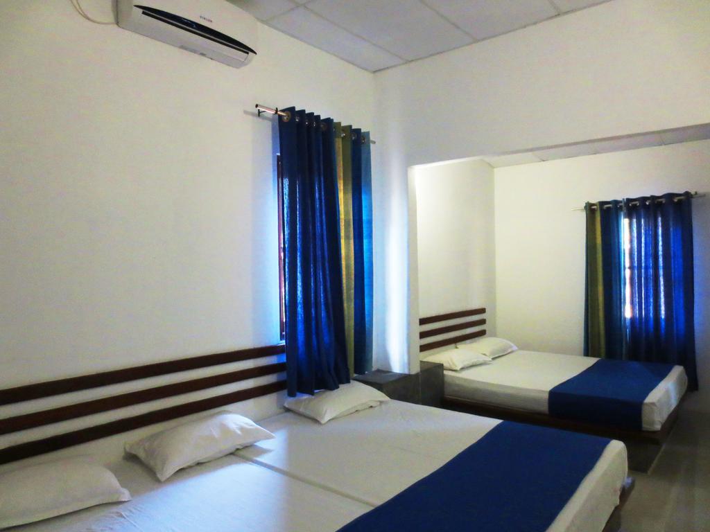 Pelican View Cottages Kataragama Esterno foto