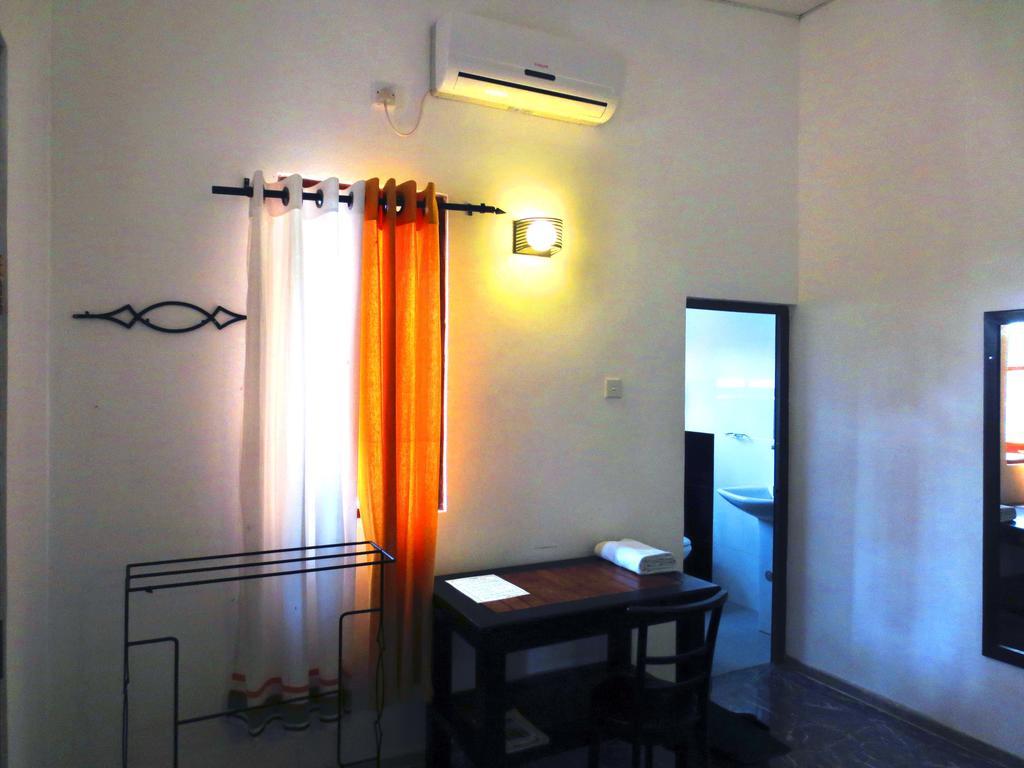 Pelican View Cottages Kataragama Esterno foto